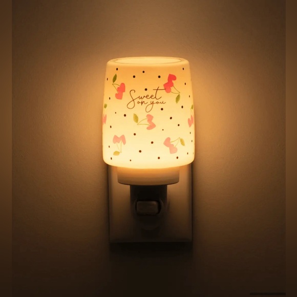 SCENTSY CHERRY PICKED MINI WARMER - Picture 4 of 4